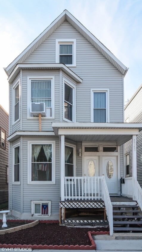 Primary Photo - 3747 W Diversey Ave