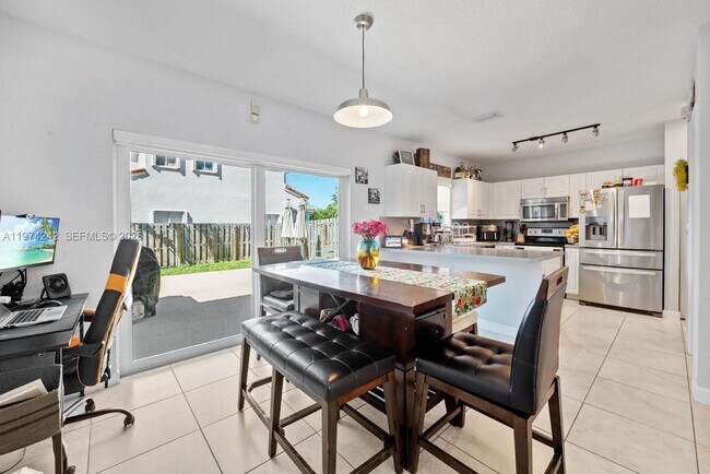 Foto del edificio - 930 SW 147th Ct