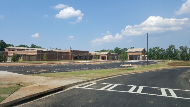 Building Photo - 404 St Claire Dr