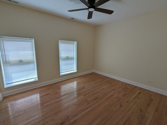 Building Photo - 4512 S Drexel Blvd