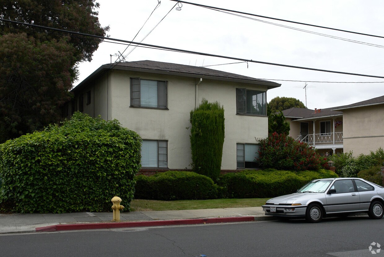 Primary Photo - 825 Roble Ave