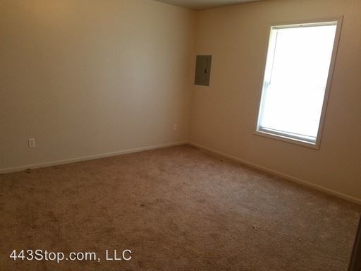 Building Photo - 2650 E Oakbrook Dr