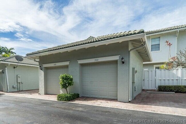 Building Photo - 948 NW 18th Ave