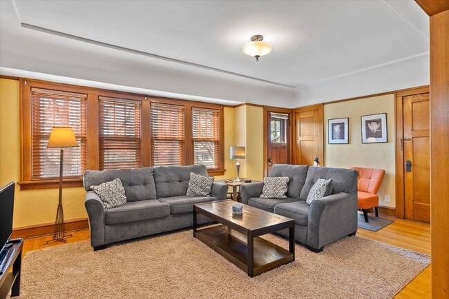 Foto del edificio - 1830 N 56th St