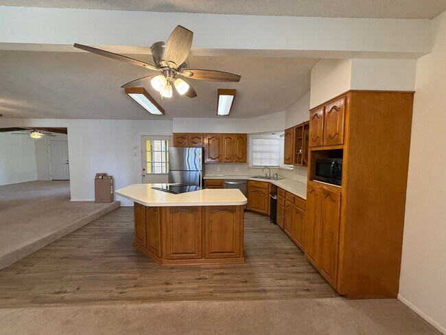 Foto del edificio - Spacious 4 bedroom, 2 bath home AVAILABLE NOW!