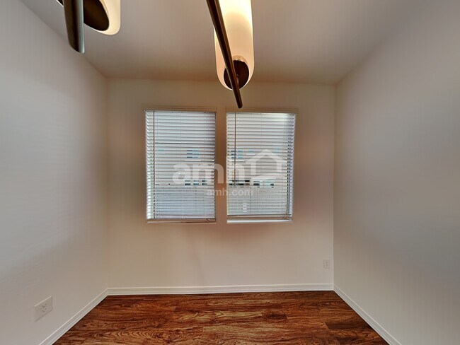 Foto del edificio - 831 S 150th Dr