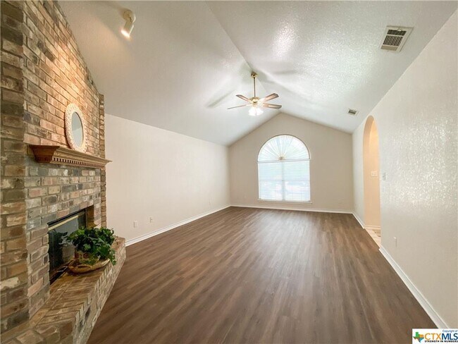 Building Photo - 1663 Lantana Cir