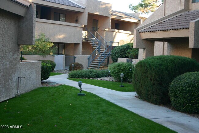 Building Photo - 10828 N Biltmore Dr