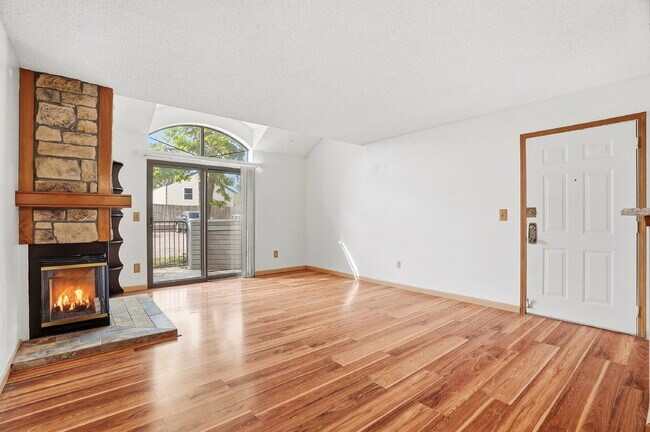 Foto del edificio - $1,795.95 - 2 Bed, 2 Bath Condo in Aurora with Central AC, and In Unit Laundry!