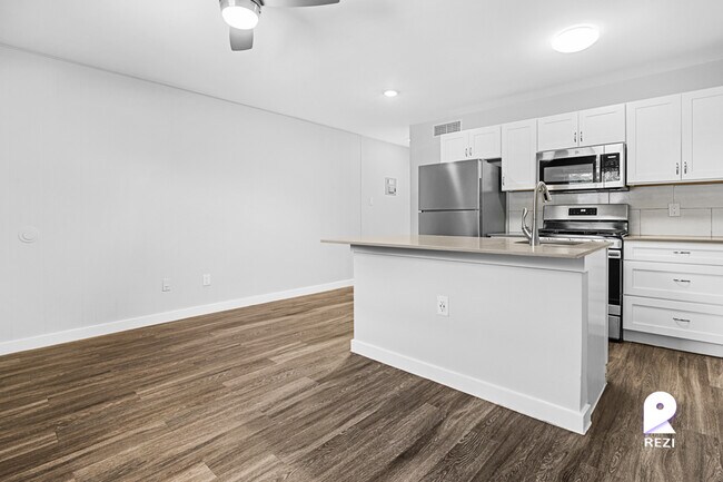 Foto del edificio - 902 Romeria Dr