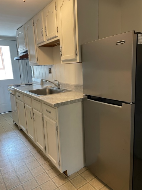 Kitchen - 22 Grove Ave
