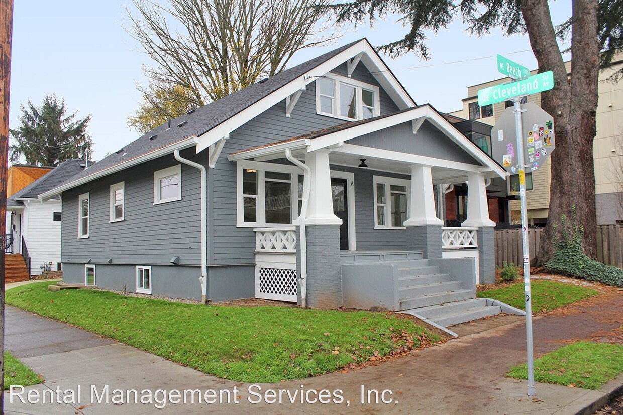 Foto principal - 4 br, 1.5 bath House - 36 NE Beech St # A
