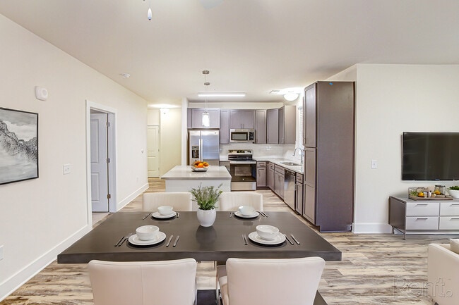 Building Photo - Cobblestone Village