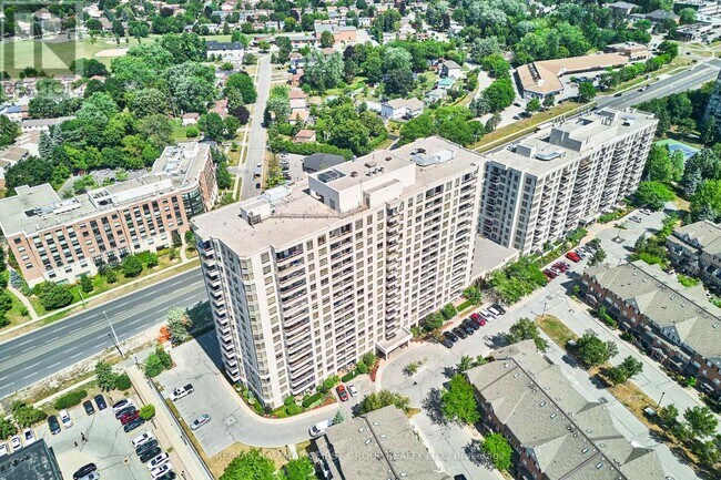Photo du bâtiment - 1716-1000 THE ESPLANADE Rd