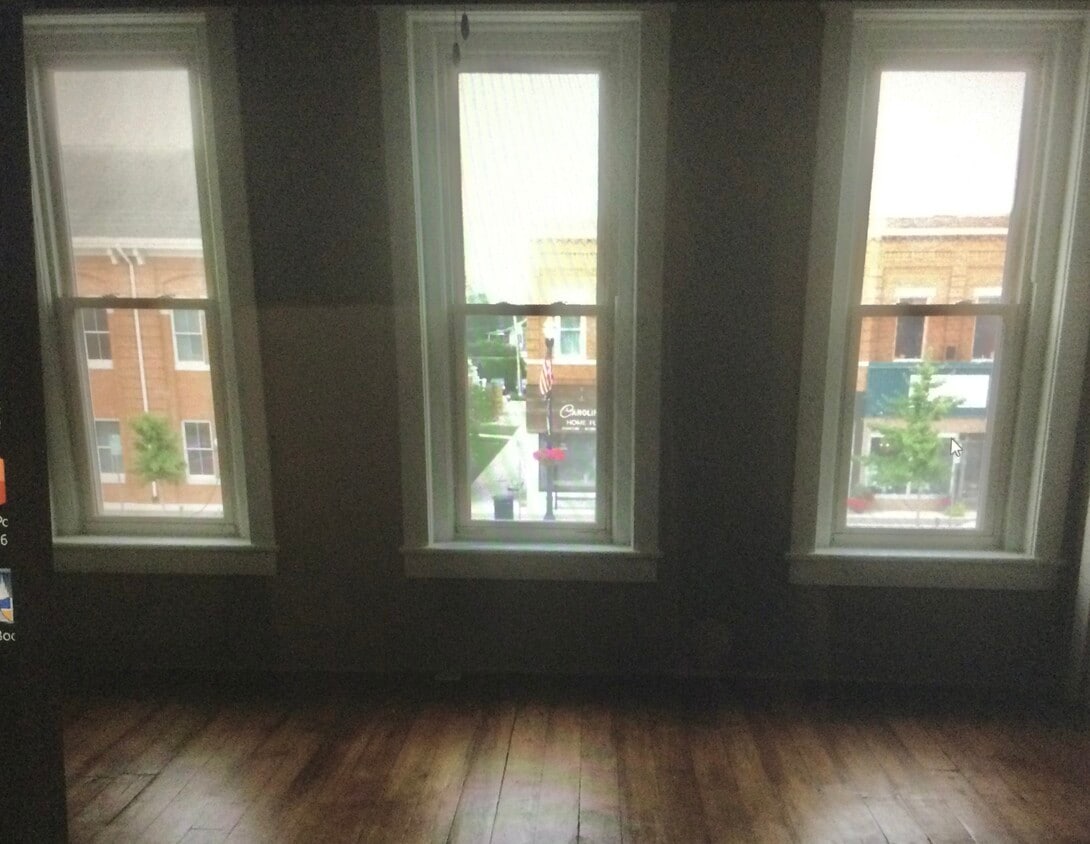 Primary Photo - 111 E Main St