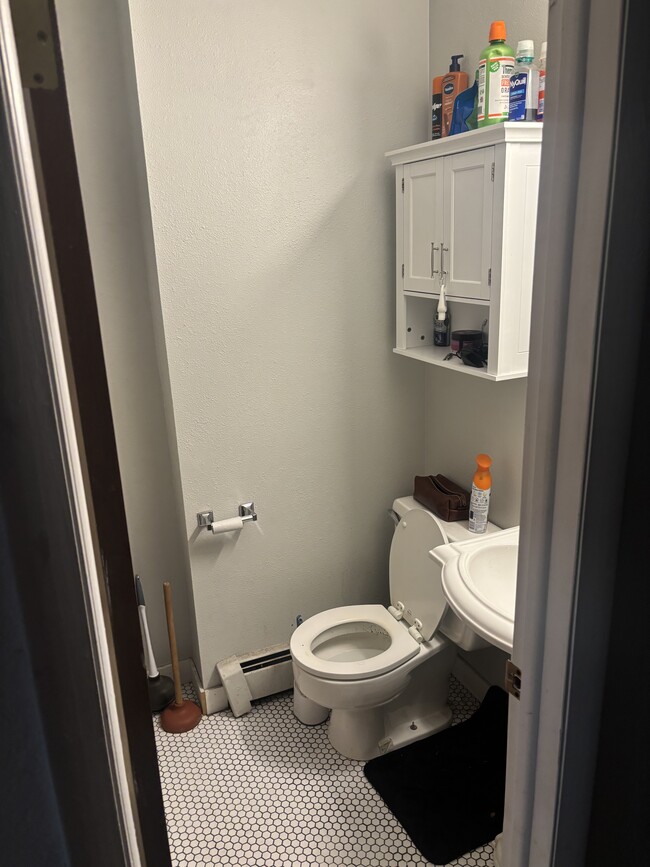 Building Photo - 2917 1/2 Formay Ave