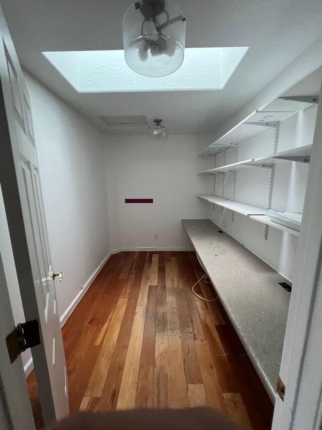 Building Photo - Executive Rental