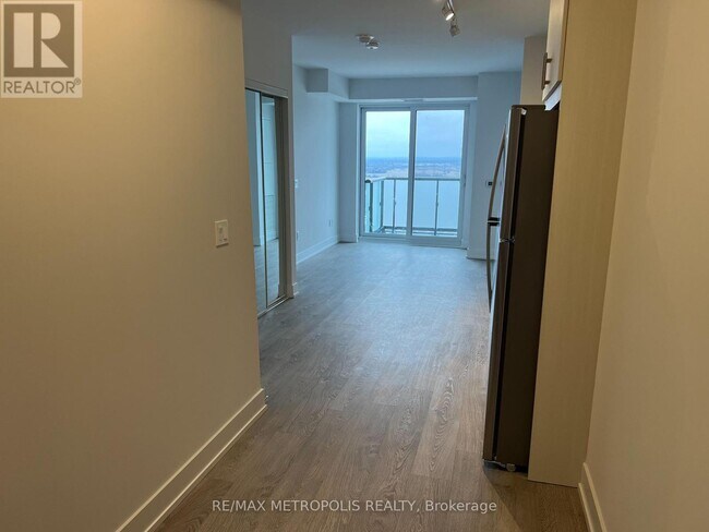 Photo du bâtiment - 2550-2550 Simcoe St N
