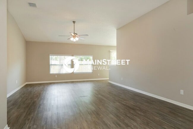 Building Photo - 3 Bedroom Pet-Friendly Home in Jacksonville, FL with Main Street Renewal