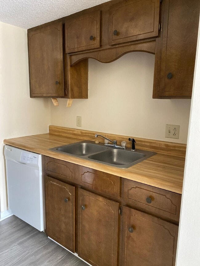 Building Photo - Townhouse for Rent