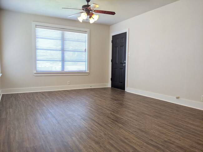 Foto del edificio - Cute 3 Bed, 1 Bath Home in Bryan for Augus...