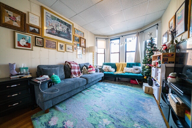 Building Photo - 826 Huntington Ave