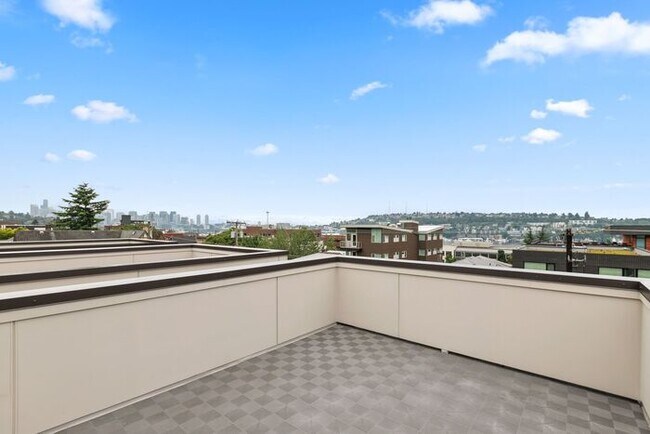 Building Photo - ULTRA-MODERN Townhome w/AC and Views in th...
