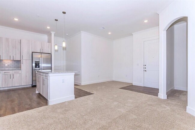 Building Photo - 3030 Greenbusch Rd