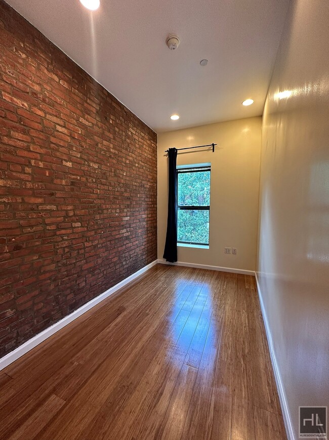 Foto del edificio - EAST 111 STREET