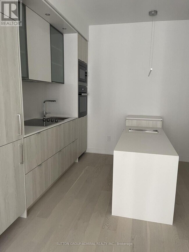 Building Photo - 11 Yorkville Ave