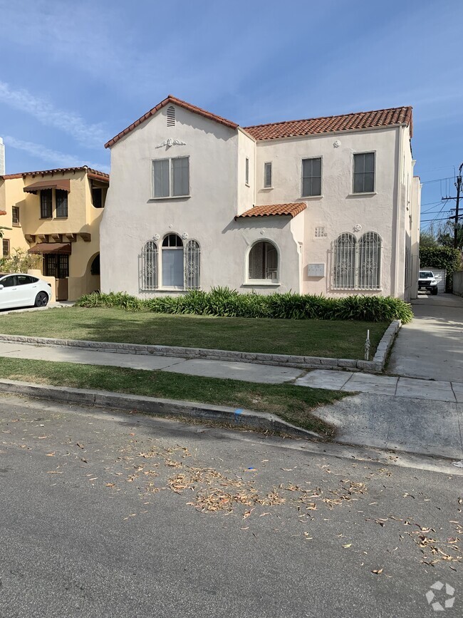 Building Photo - 824 1/2 S Curson Ave