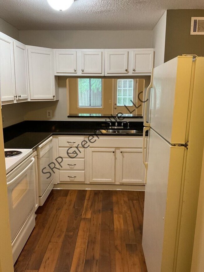 Building Photo - 2 Bedroom Townhome in Taylors, SC