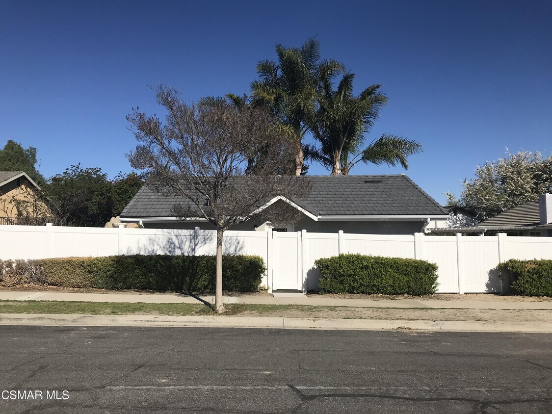 Primary Photo - 2861 Sirius St