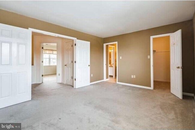 Foto del edificio - 133 Laurel Ct
