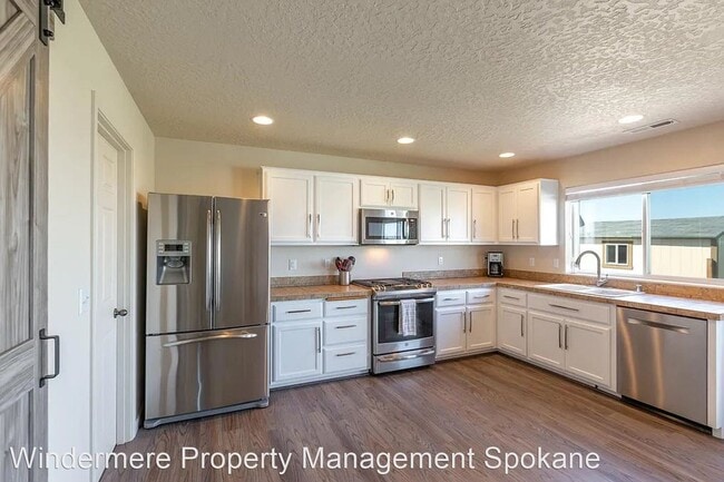 Building Photo - 4 br, 2.5 bath House - 7516 S Dour St