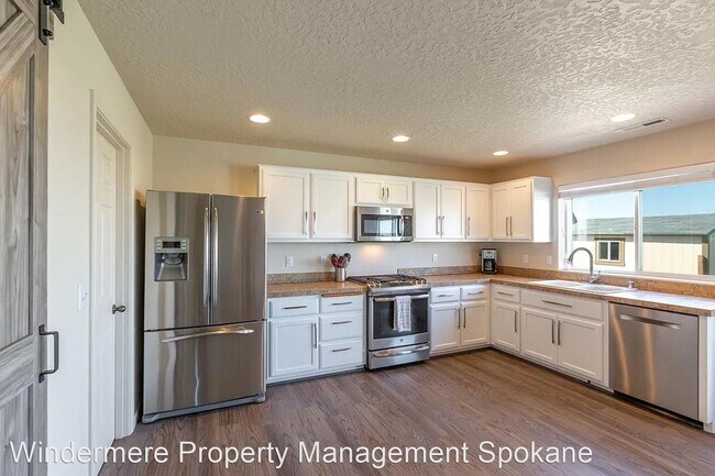 Foto del edificio - 4 br, 2.5 bath House - 7516 S Dour St