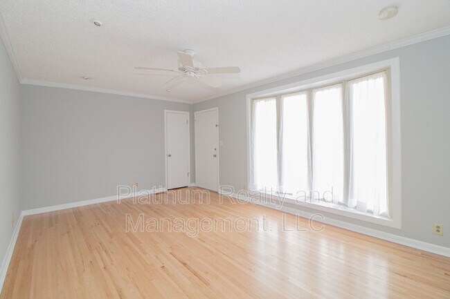 Foto del edificio - 2136 Memorial Dr