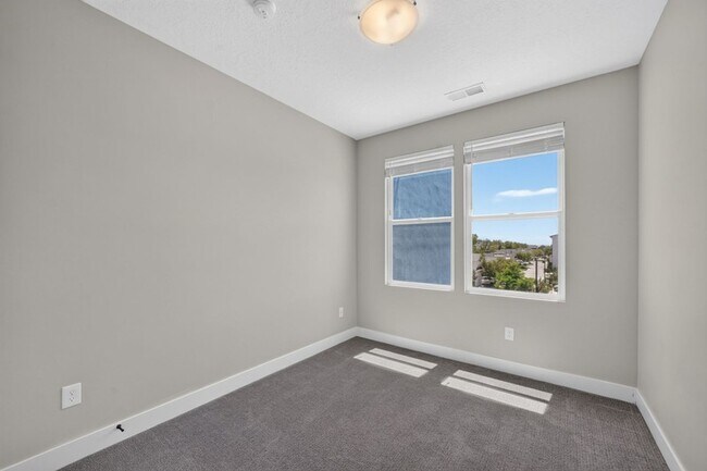 Foto del edificio - 5091 W Daybreak Pkwy