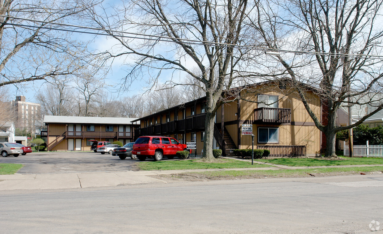 Primary Photo - 2315 Eastlawn Ave