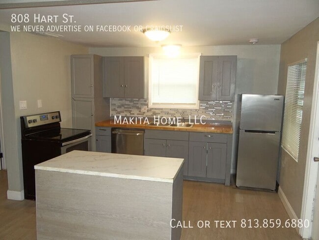 Building Photo - 808 Hart St