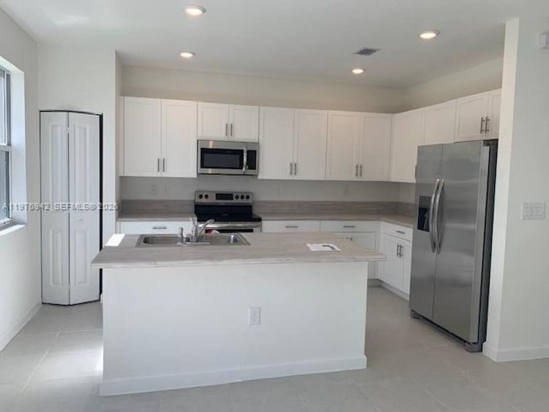 Photo - 2608 SE 11th Street 2608, Homestead, FL 33035