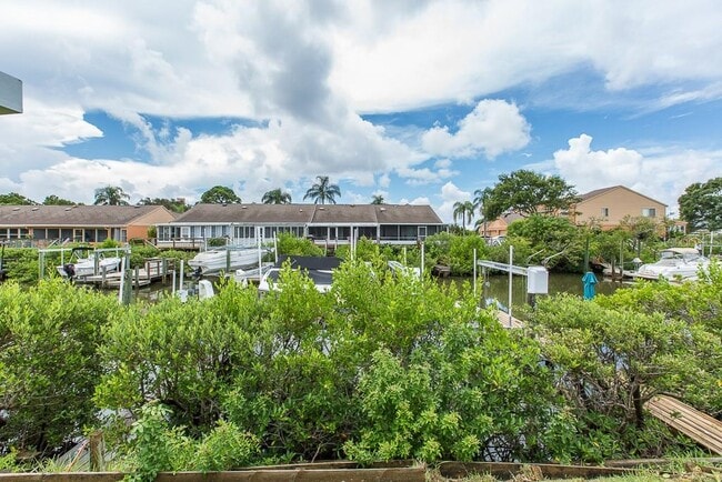 Building Photo - 9422 Tara Cay Ct