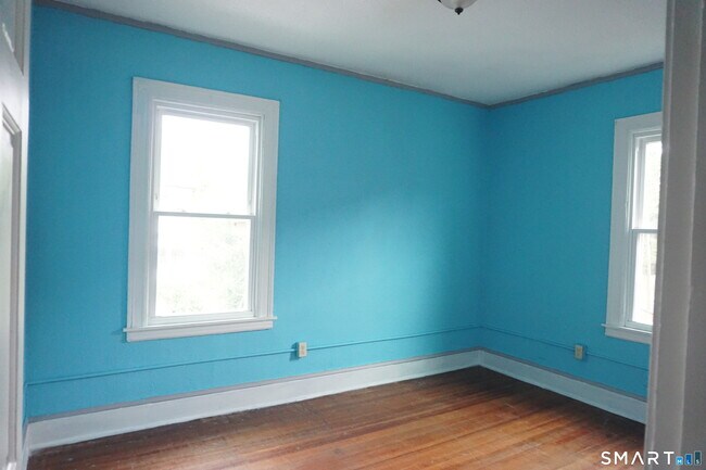 Building Photo - 472 Prospect Ave
