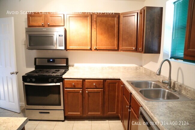 Building Photo - 385 Kingston Dr