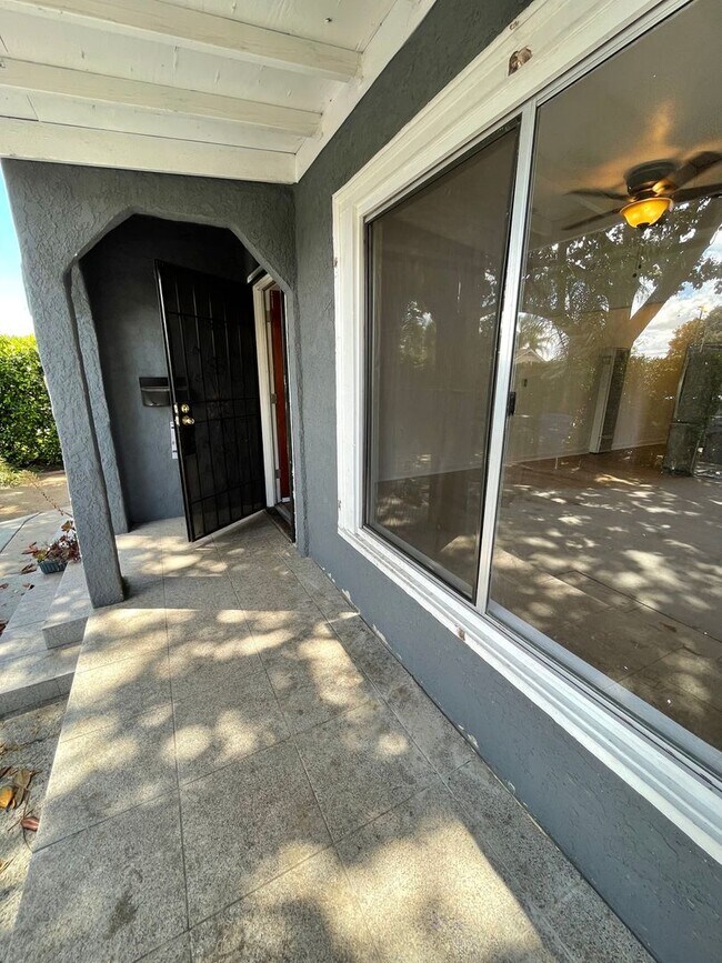 Foto del edificio - 3659 6th Ave