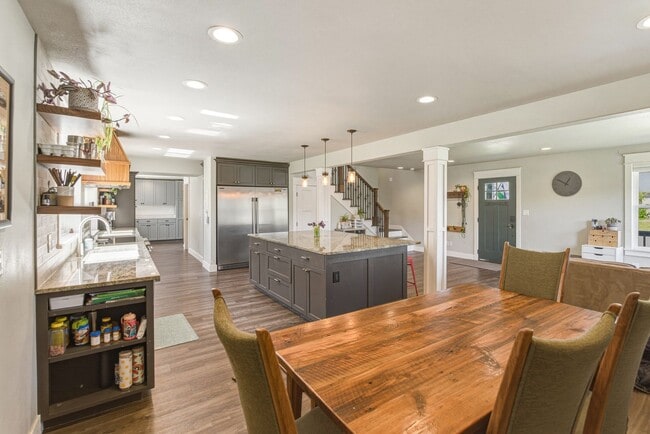 Foto del edificio - Bright & Spacious 4-Bedroom Haven Just Minutes from Leavenworth Village