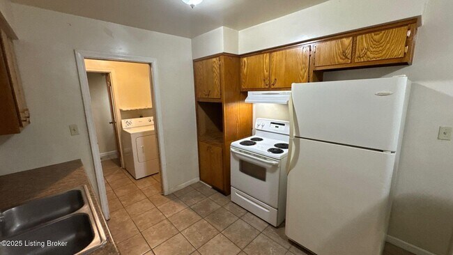 Building Photo - 6001 Applegate Ln