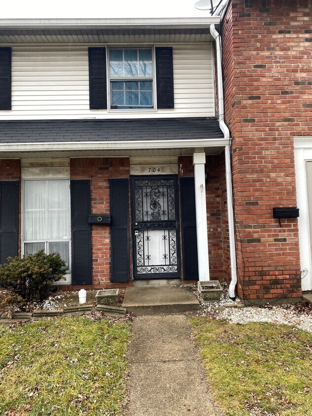 Primary Photo - 704 E Thompson Rd