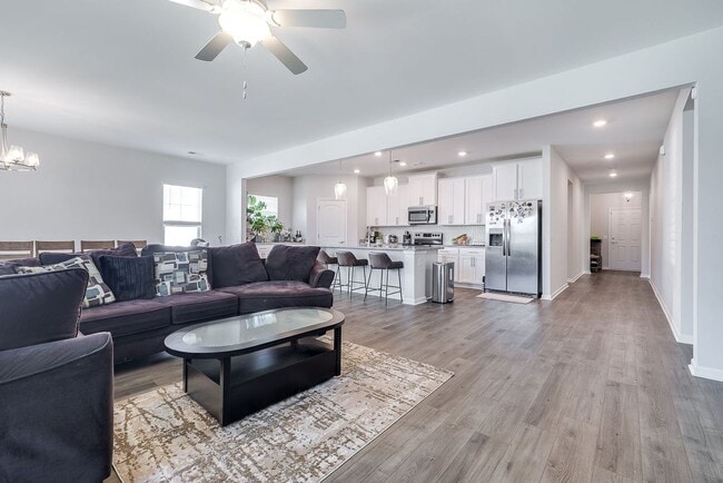 Foto del edificio - Luxury Meets Simplicity in This One-Story Ranch 3 Bed / 2.5 Bath