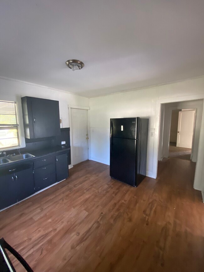 Building Photo - 2201 Spring St